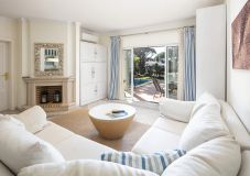 954 vale do lobo living room
