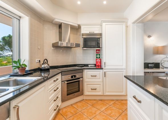 879ab vale do lobo kitchen