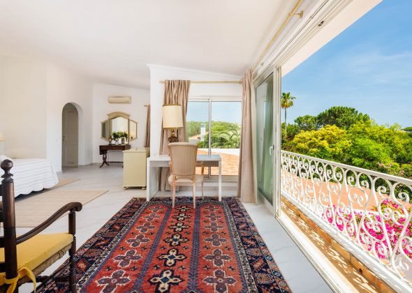 604 vale do lobo master double bedroom and balcony