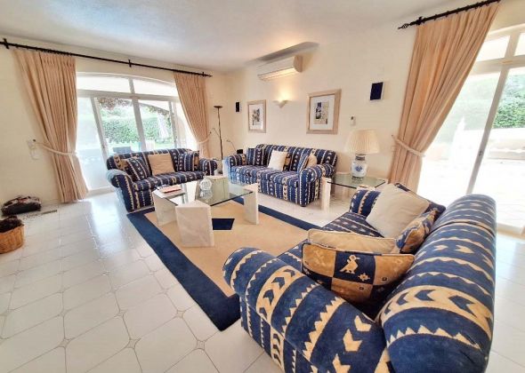 707 vale do lobo living area