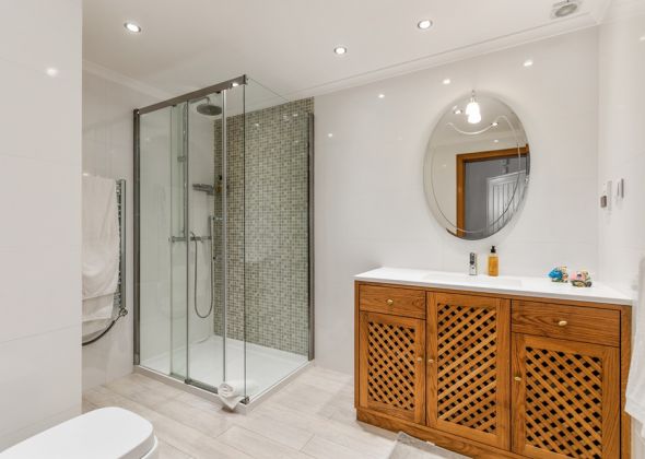 879ab vale do lobo shower room