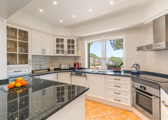 879AB vale do lobo kitchen