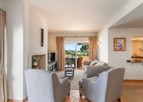 879ab vale do lobo living area