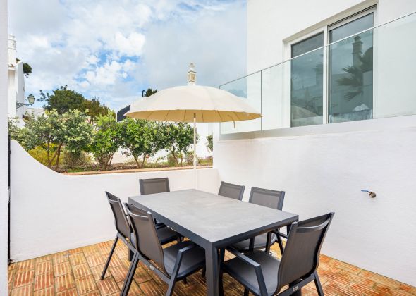 25 vale do lobo dining terrace off kitchen
