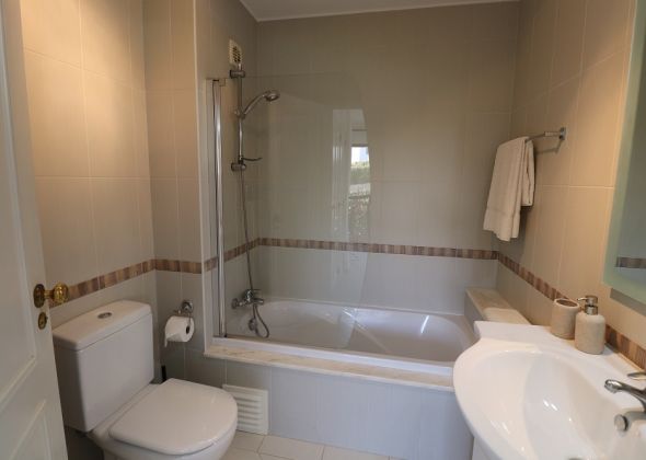 487 lakeside village bathroom