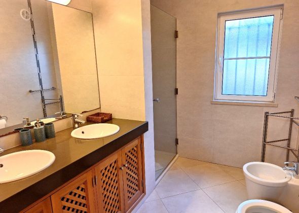 165 varandas do lago ensuite bathroom