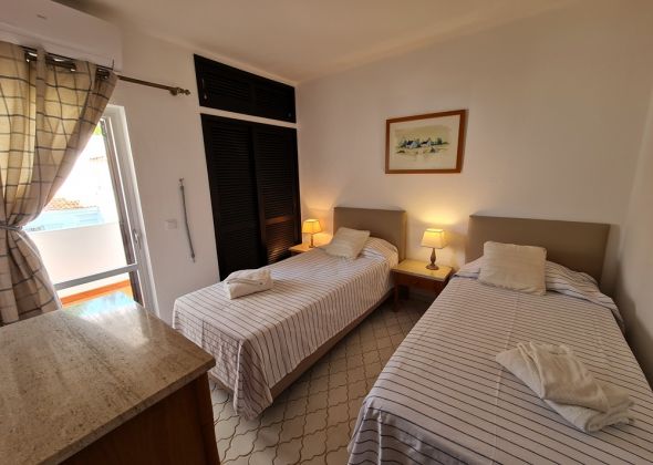 920 vale do lobo twin bedroom upstairs
