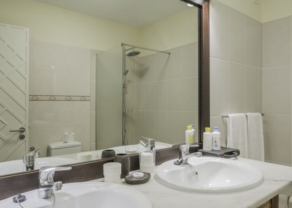 1 bedroom 309 Val Verde