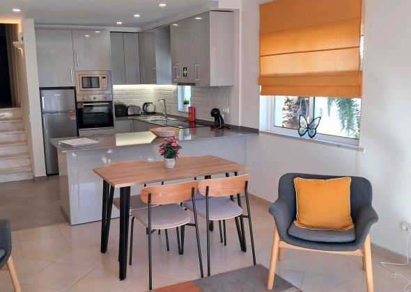 655c vale do lobo dining area