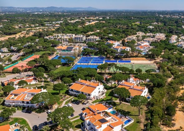 879AB vale do lobo location