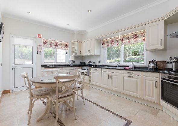 715 Dunas Douradas kitchen