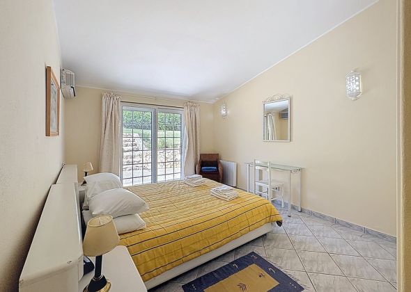 5 val verde twin bedroom