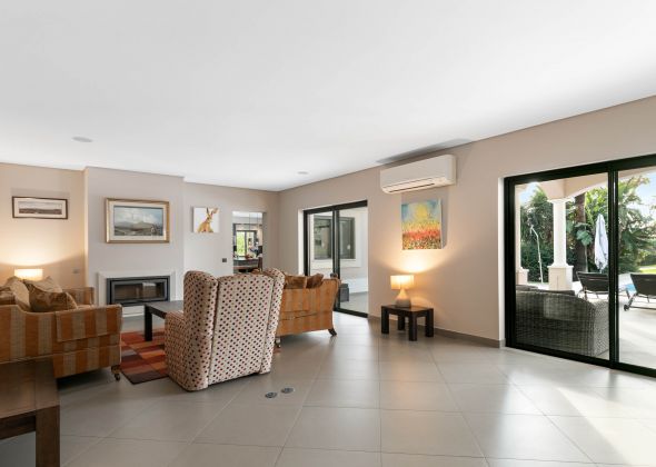 386 vale do lobo living area