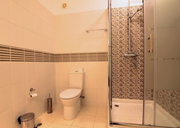 308b dunas douradas separate shower room