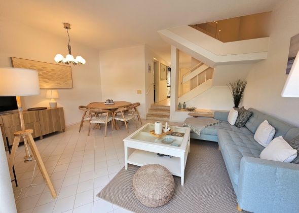 487 Lakeside Village living area