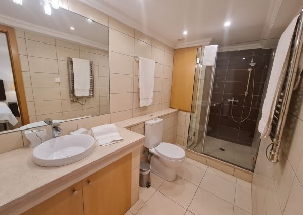 76 varandas do lago bathroom