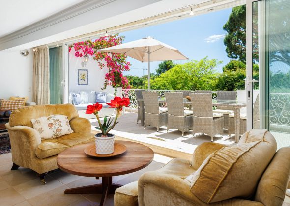 604 vale do lobo living area and balcony