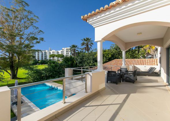 386 vale do lobo upstairs double balcony with seating