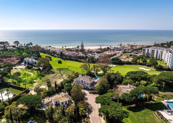 386 vale do lobo exterior and location