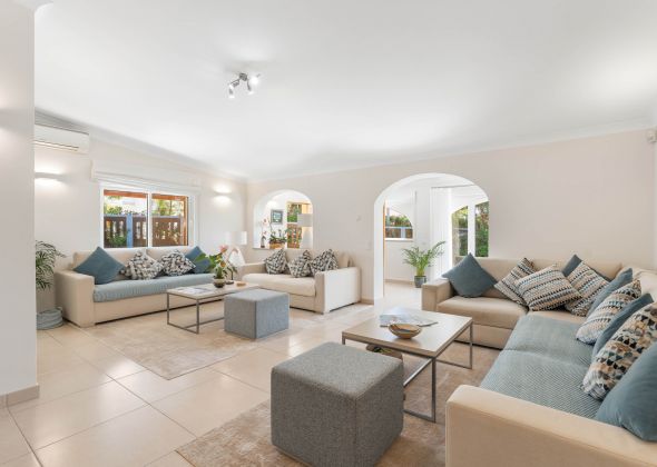 515 vale do lobo living area