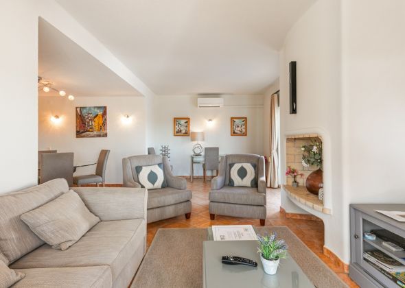 879ab vale do lobo living area