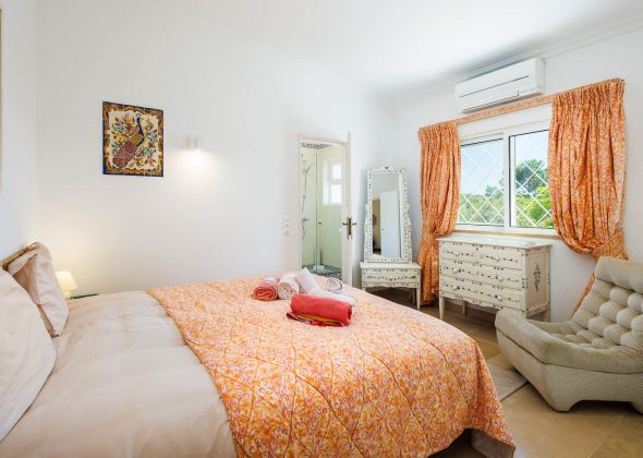 604 vale do lobo bedroom