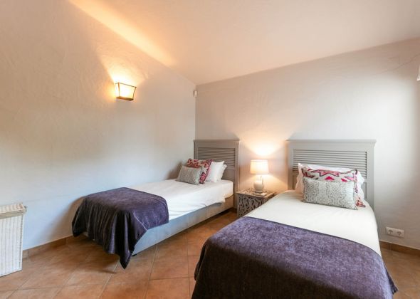 651 vale do lobo 2nd twin bedroom