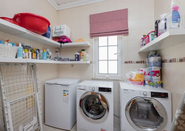 148 Varandas do Lago laundry room