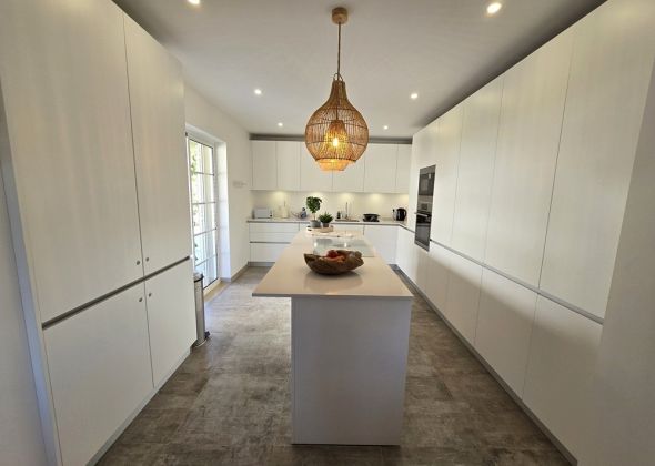 76 varandas do lago kitchen