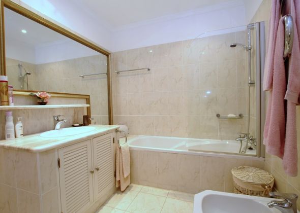 apartment 313d dunas douradas bathroom