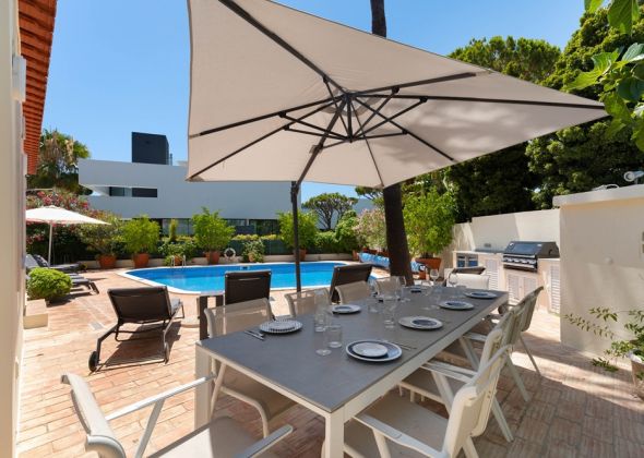 515 vale do lobo outside dining area