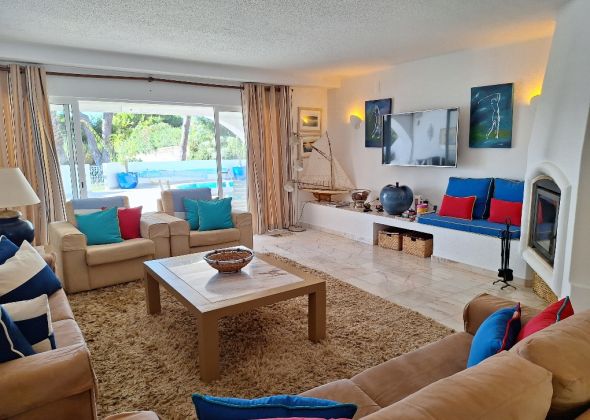 803 vale do lobo living area