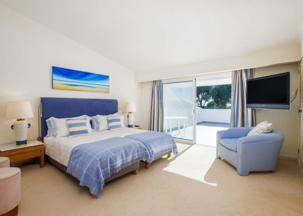 803 vale do lobo master bedroom