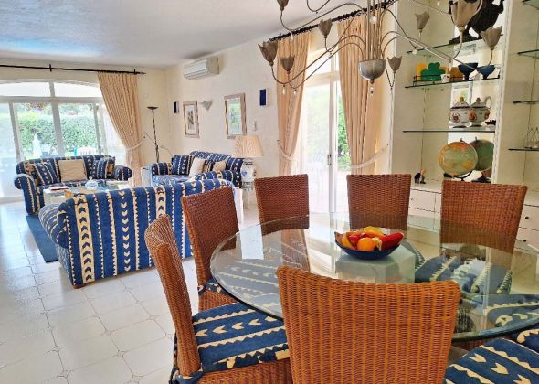 707 vale do lobo dining-living area