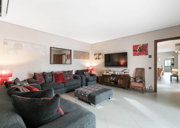 386 vale do lobo TV lounge