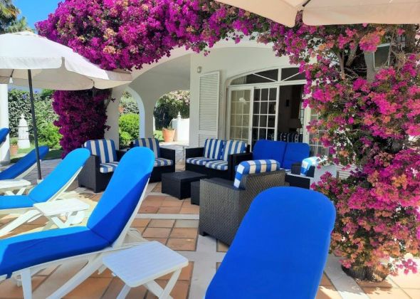 707 vale do lobo exernal eating and relaxing area