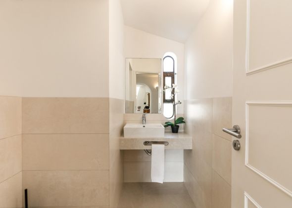 928 vale do lobo cloakroom