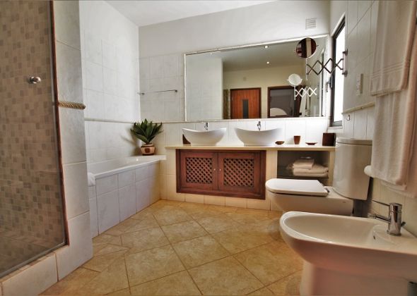 Dunas Douradas villa 918 shared bathroom