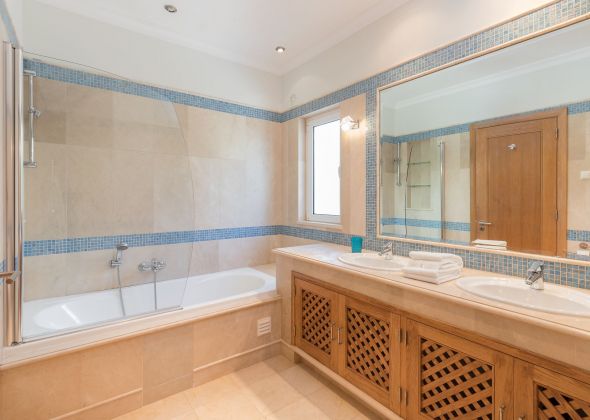 715 Dunas Douradas - en-suite bathroom