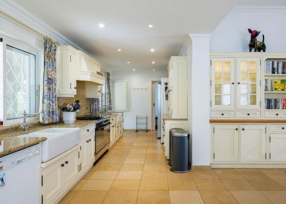 604 vale do lobo kitchen/dining