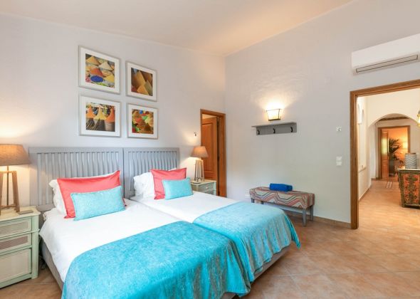 651 vale do lobo twin bedroom with en-suite