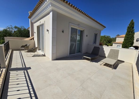 Master double bedroom first floor - 17 quinta verde - private balcony