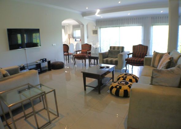 11 val verde living area