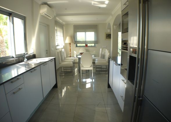 11 val verde kitchen / dining area