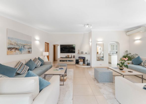 515 vale do lobo living area