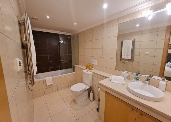 76 varandas do lago bathroom