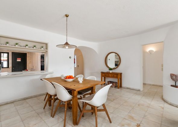 928 vale do lobo dining area