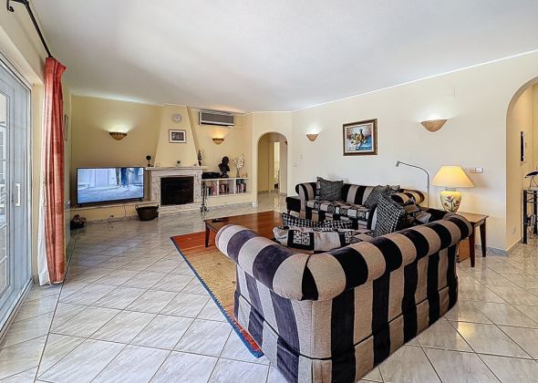 5 val verde living area