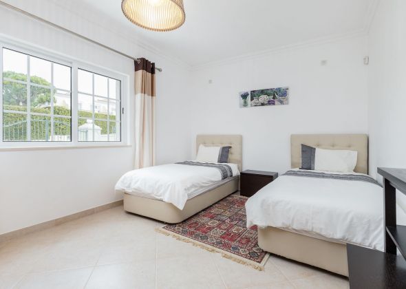 148 Varandas do Lago Ground Floor twin bedroom