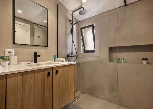 204 dunas douradas first floor en-suite shower room